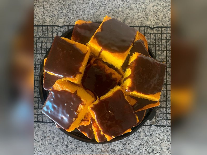 Bolo de Cenoura com Calda Crocante