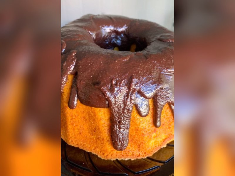 Bolo de Cenoura Formigueiro com Calda Cremosa