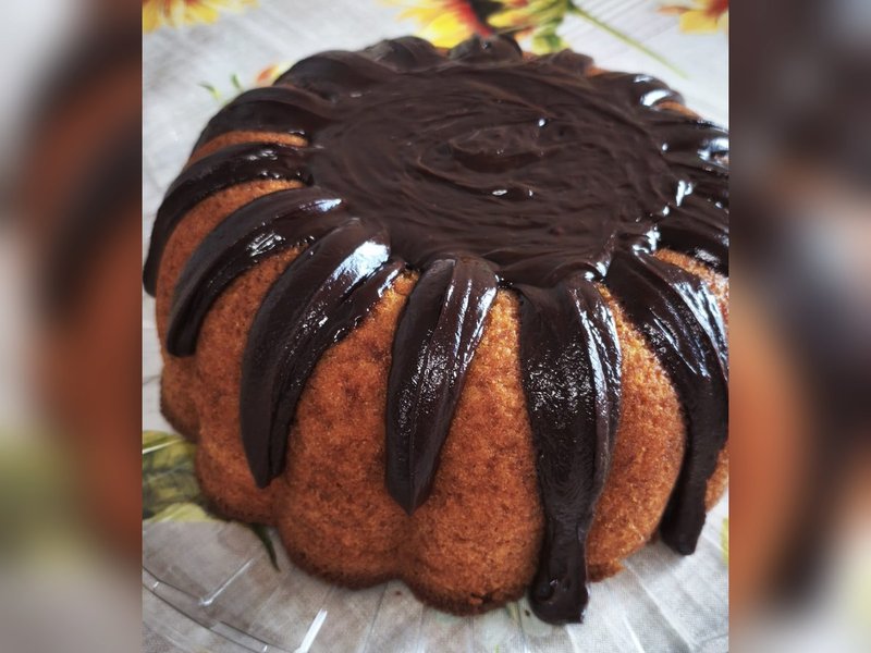 Bolo de Cenoura com Ganache de Chocolate Negro